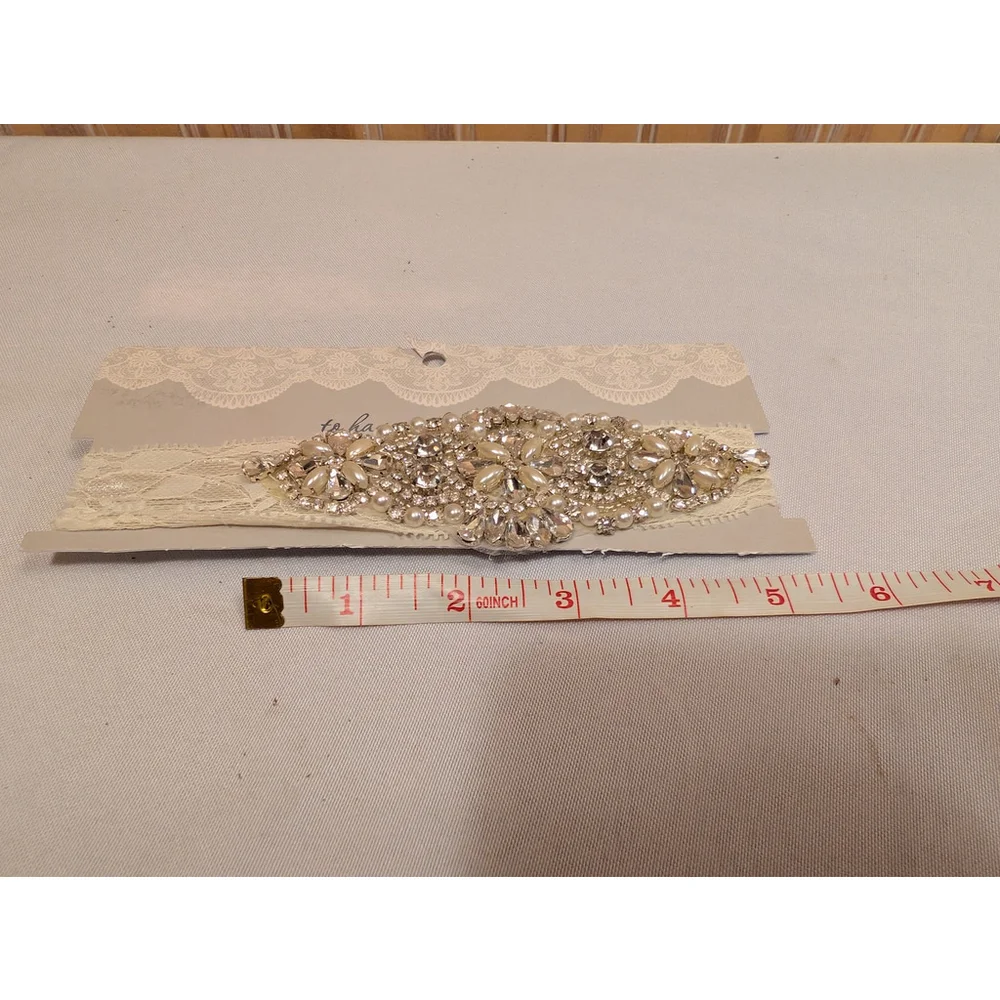 NWT Women's RSVP Bridal Ivory Garter with Large Rhinestone Embellishment